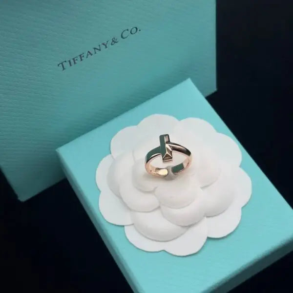 TIFFANY & CO