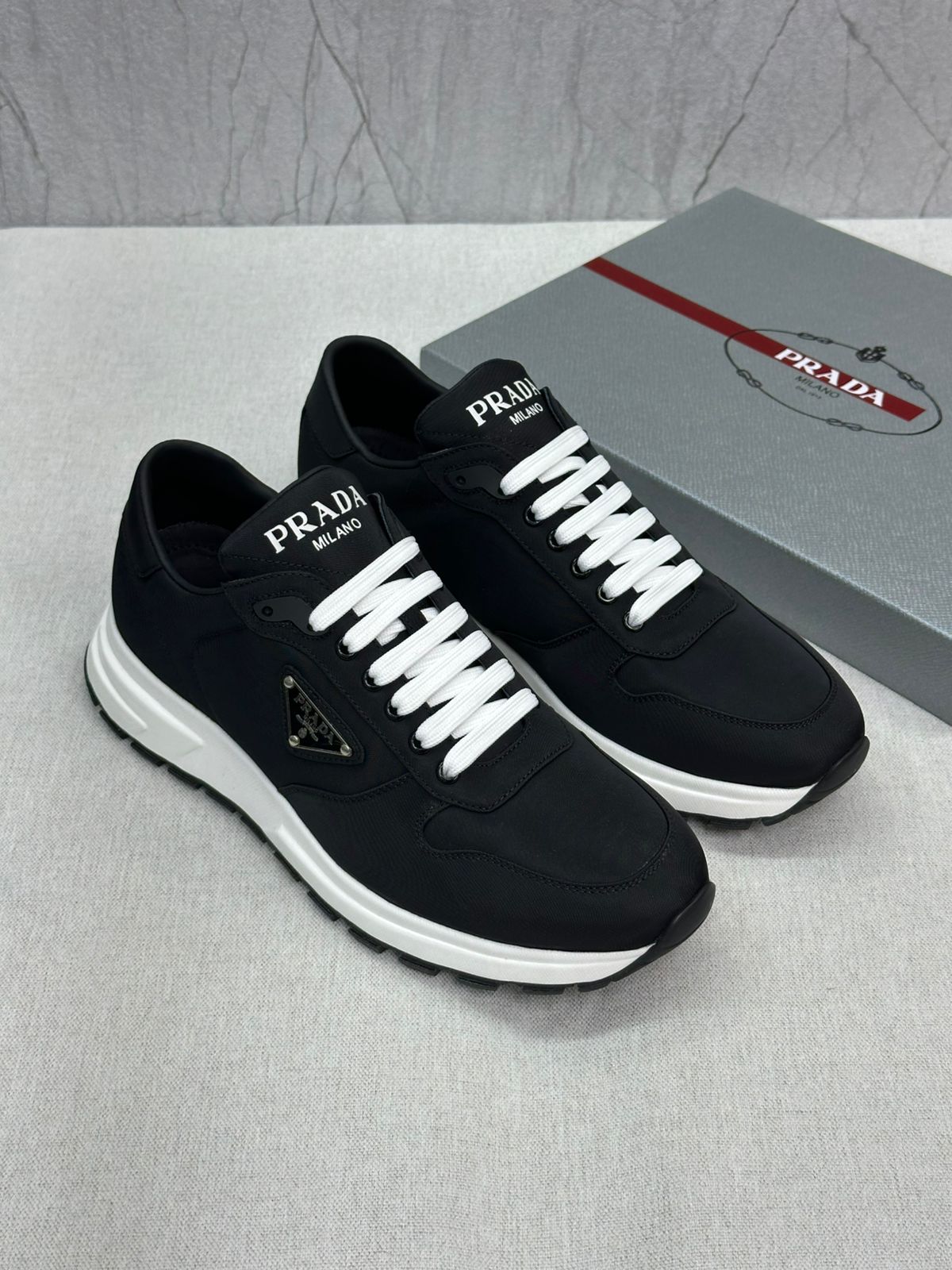 Prada PRAX 01 | Black/White