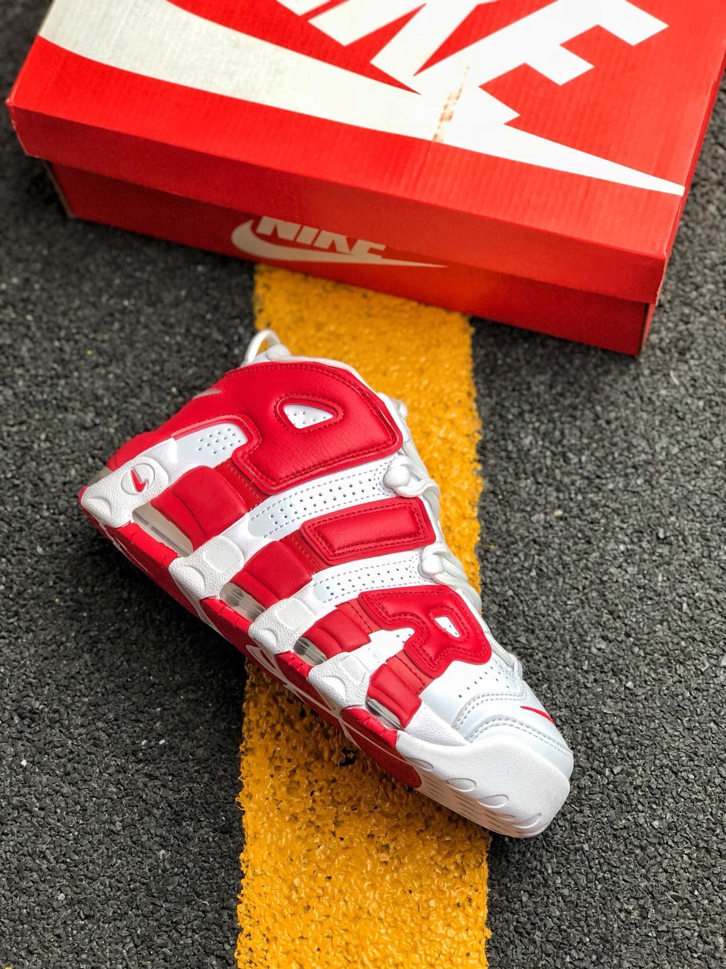 Nike Air More Uptempo | White Red