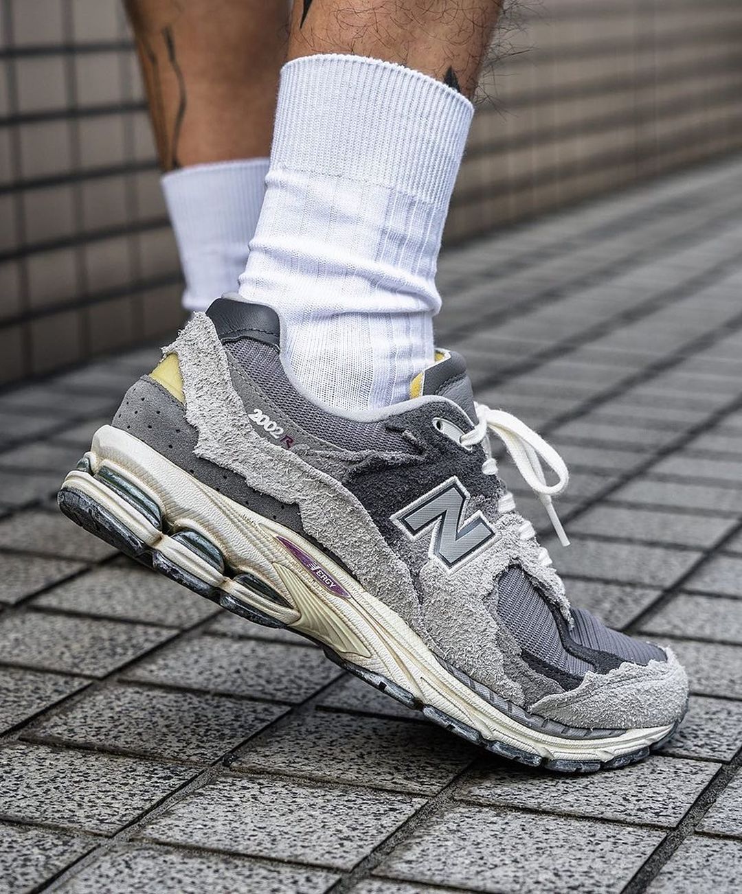 NEW BALANCE 2002R | Pack Rain